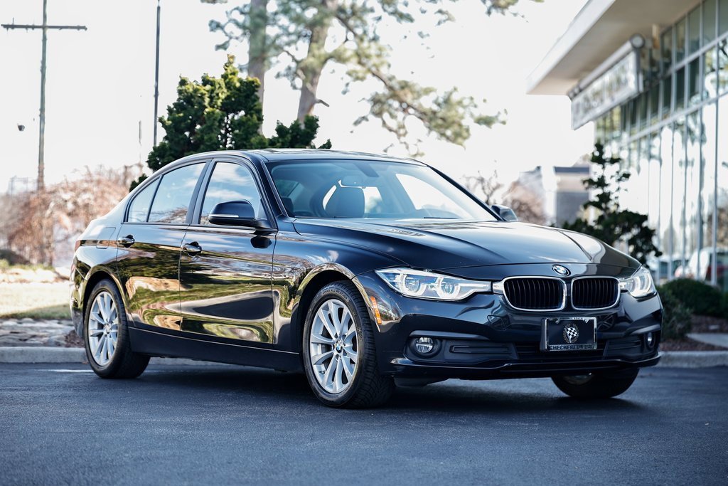 Used 2018 BMW 320i Sedan w/ Convenience Package image 1