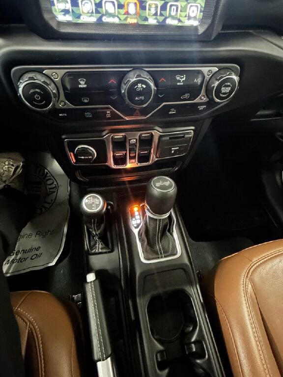 Used 2022 Jeep Wrangler Unlimited Sahara 4xe image 14