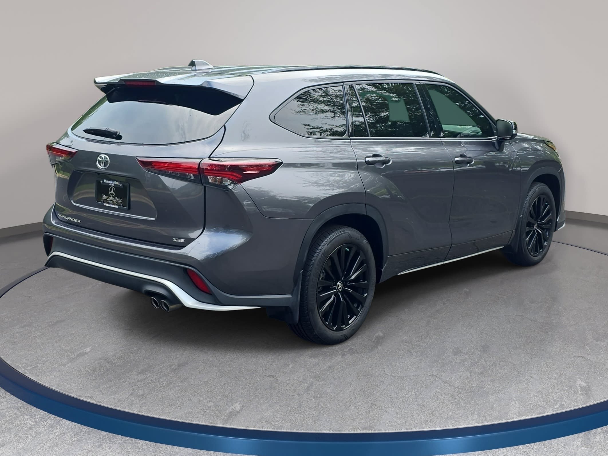 Used 2024 Toyota Highlander XSE FWD image 5