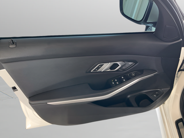 Used 2021 BMW 330i Sedan RWD image 9