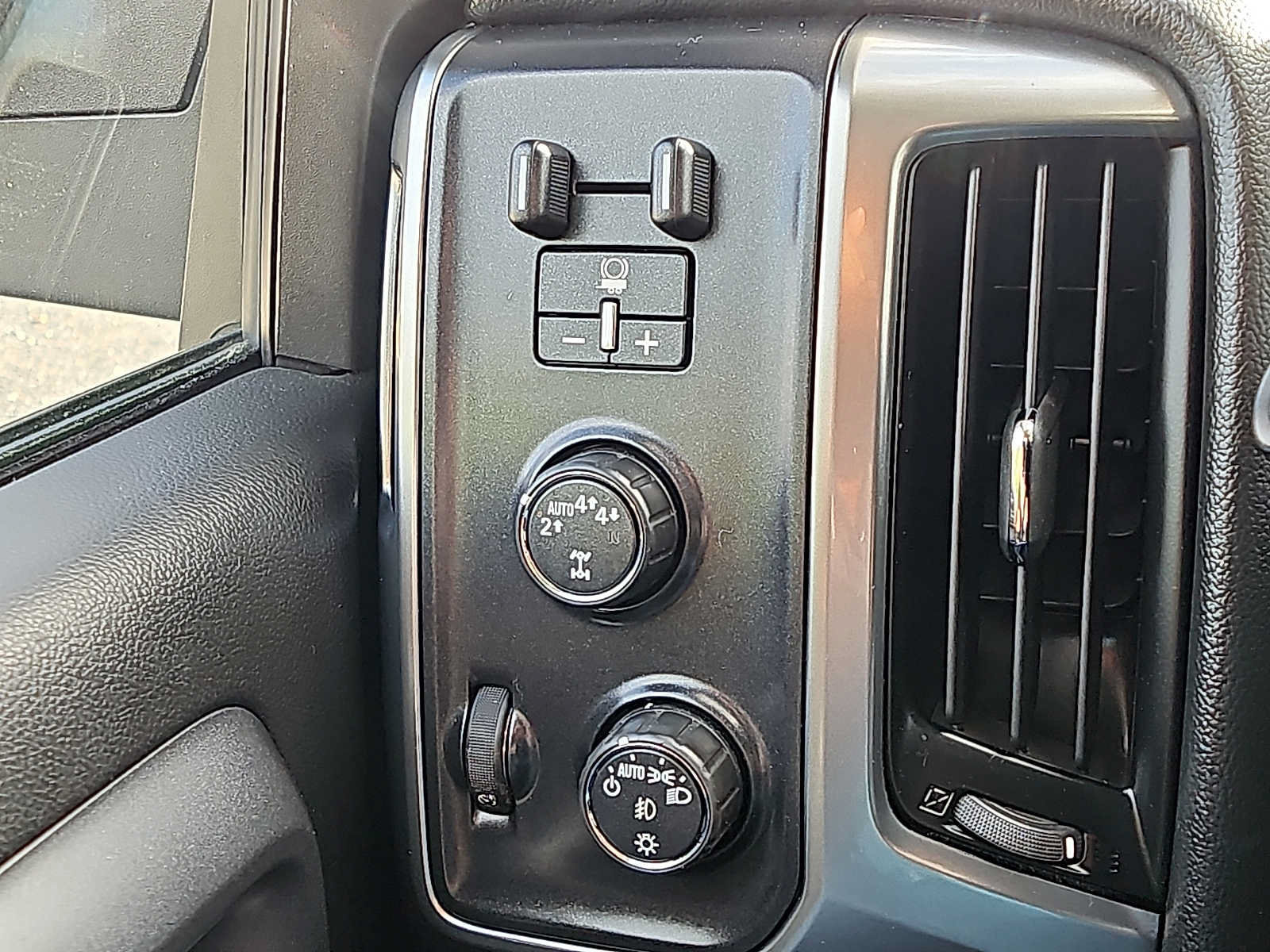 Used 2017 Chevrolet Silverado 1500 LT w/ All Star Edition AWD/4WD image 24