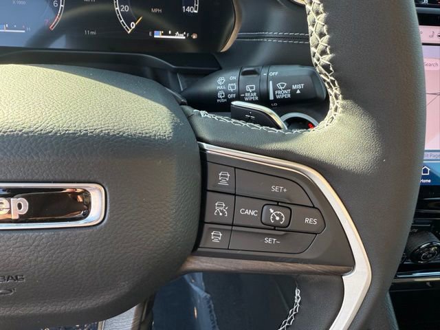 New 2025 Jeep Grand Cherokee Limited w/ Black Appearance Package RWD image 18
