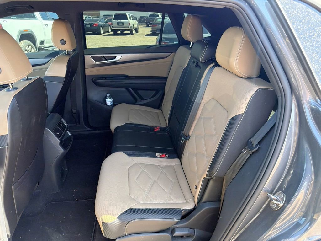 Used 2024 Volkswagen Atlas Cross Sport SE FWD image 11