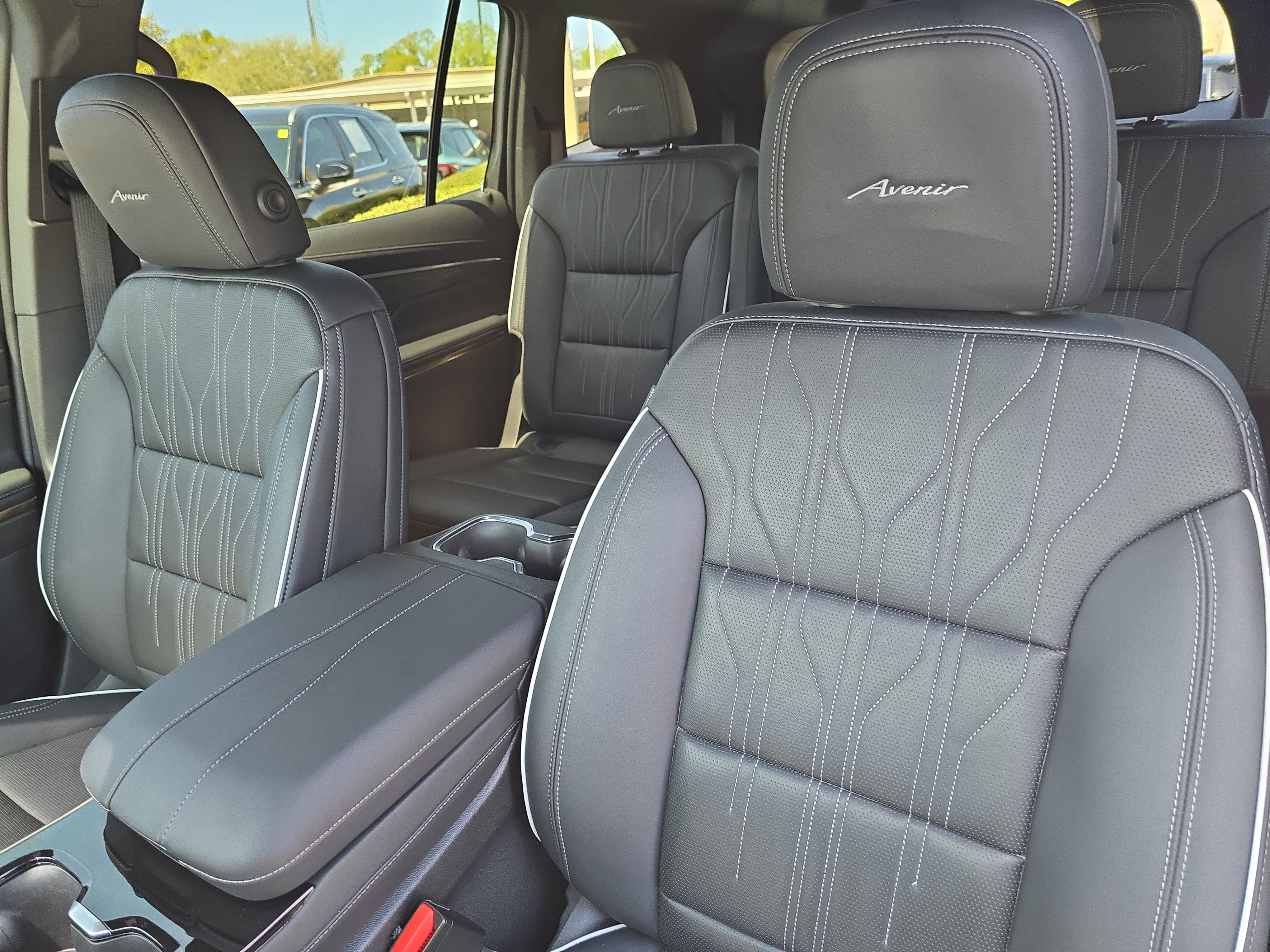 Used 2025 Buick Enclave Avenir w/ Super Cruise Package FWD image 23