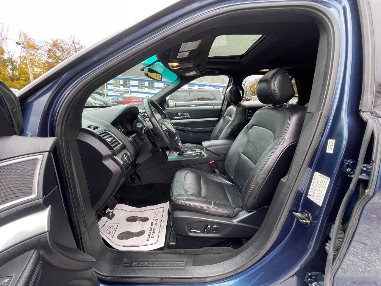 Used 2016 Ford Explorer XLT w/ Equipment Group 202A image 10