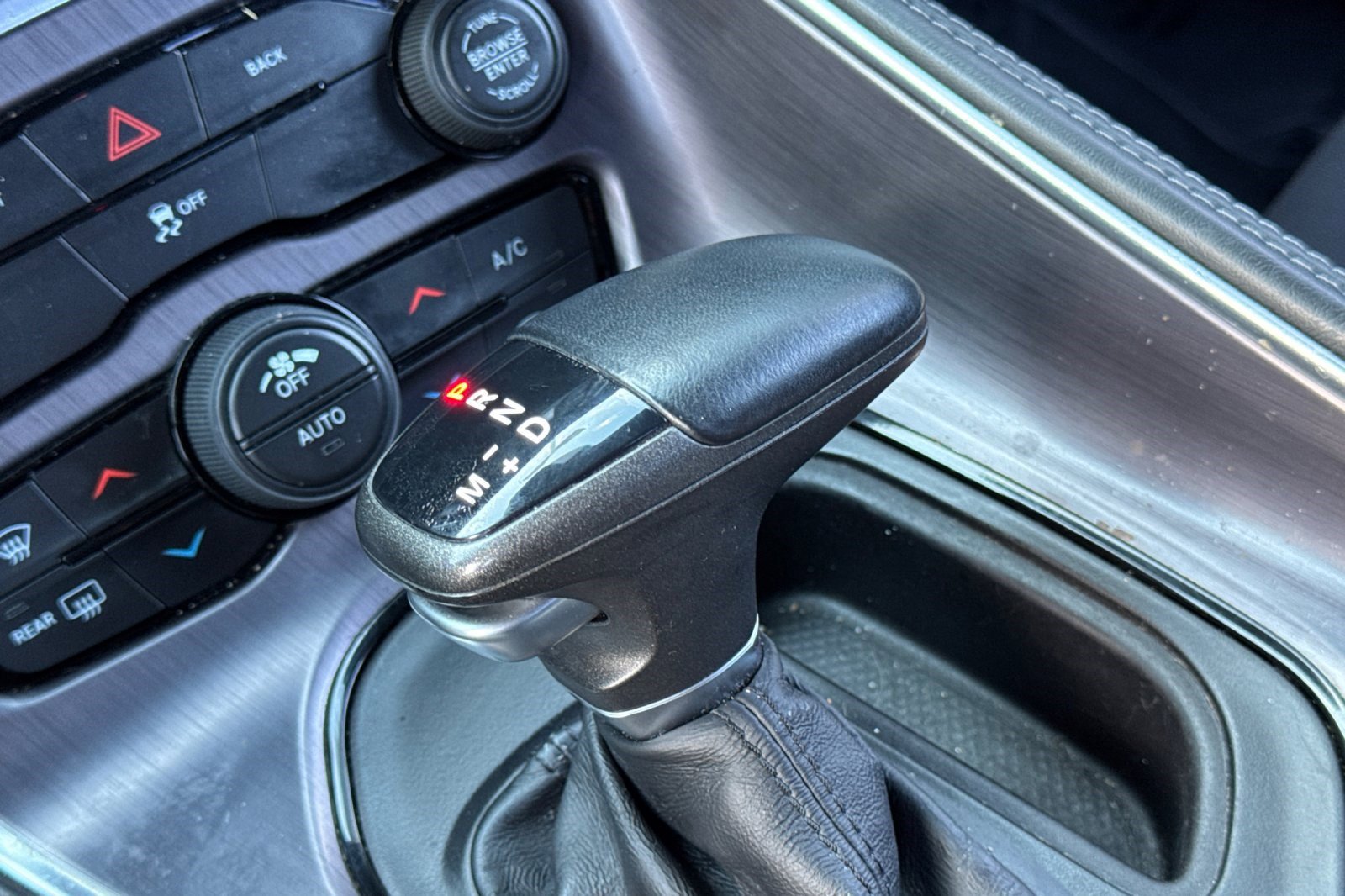 Used 2015 Dodge Challenger SXT image 16