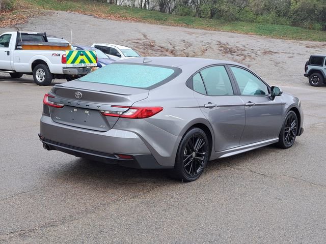 Used 2025 Toyota Camry SE image 5