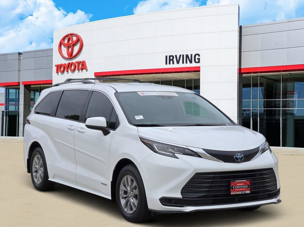 Used 2021 Toyota Sienna LE FWD image 2