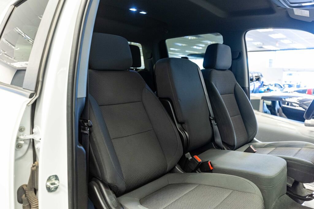 Used 2021 Chevrolet Silverado 2500 Custom w/ Custom Convenience Package image 17