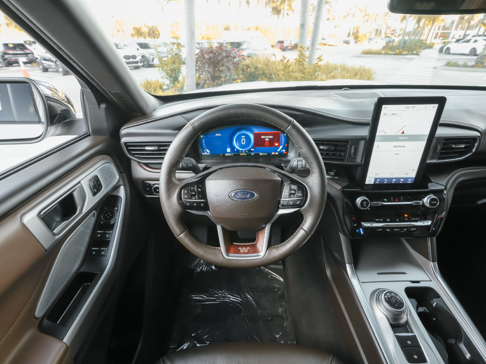 Used 2024 Ford Explorer King Ranch w/ Technology Package RWD image 12