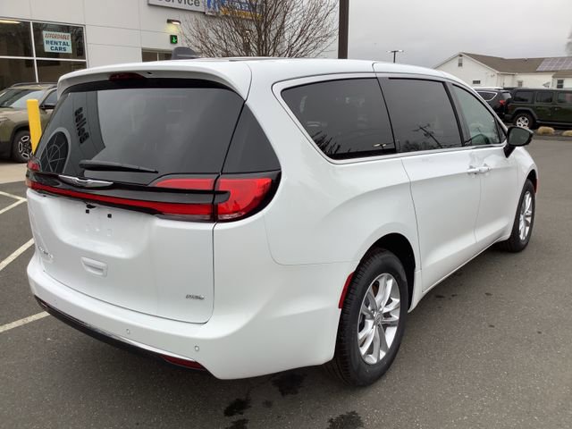New 2026 Chrysler Pacifica Select image 8