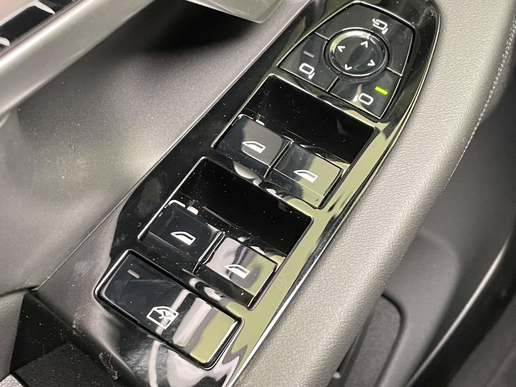 New 2026 BMW 530i xDrive w/ M Sport Package AWD/4WD image 32