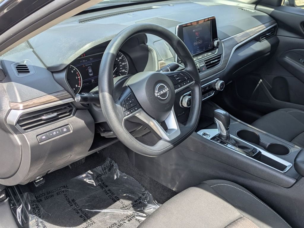 Used 2025 Nissan Altima 2.5 SV image 13