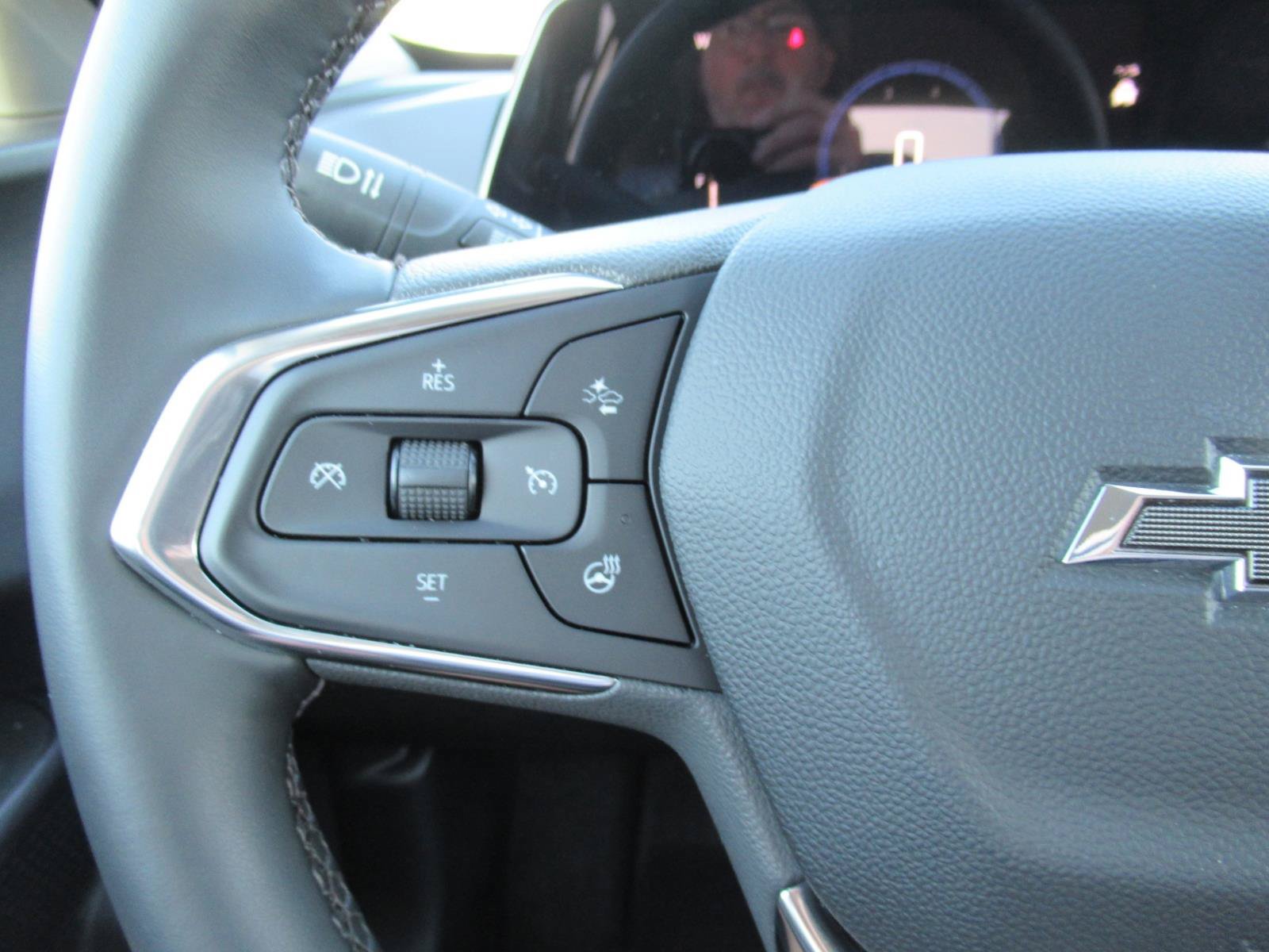 Used 2025 Chevrolet Trax ACTIV w/ Sunroof Package FWD image 24