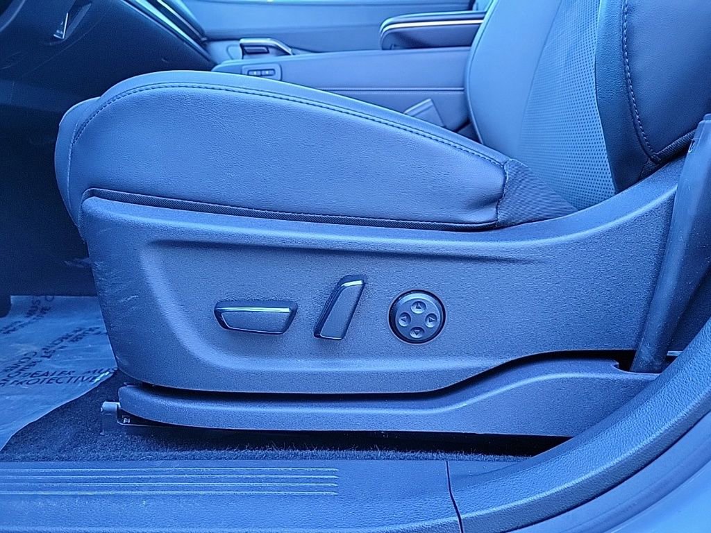 Used 2023 Nissan Ariya FWD image 12