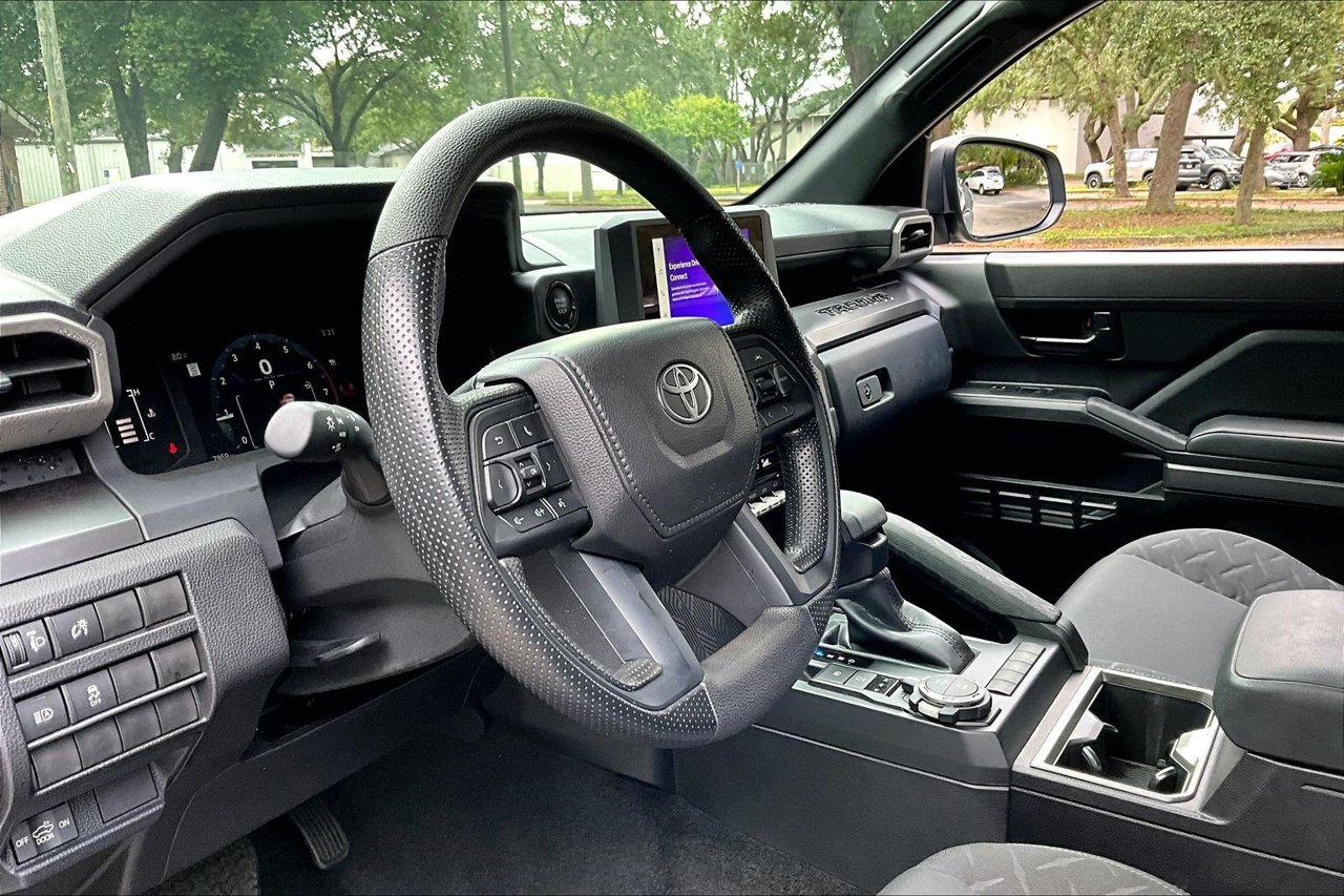 Used 2025 Toyota Tacoma SR5 AWD/4WD image 14