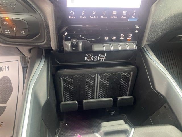 Used 2025 RAM 2500 Laramie AWD/4WD image 19