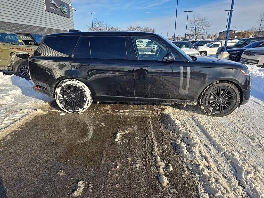 Used 2025 Land Rover Range Rover Long Wheelbase SE image 4