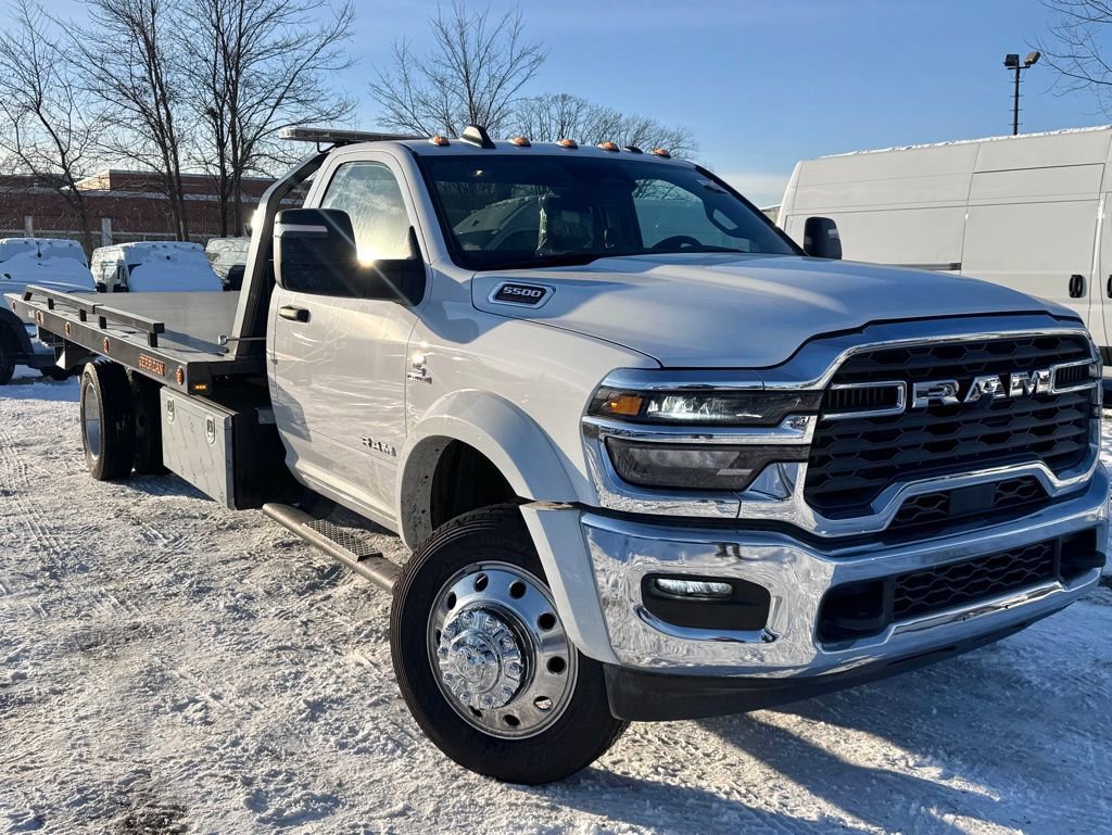 Used 2025 RAM 5500 2WD Regular Cab image 1