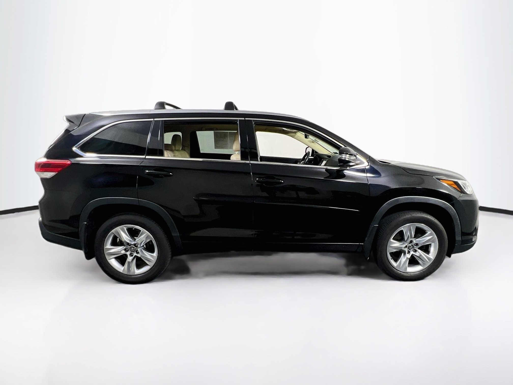Used 2019 Toyota Highlander Limited AWD/4WD image 4