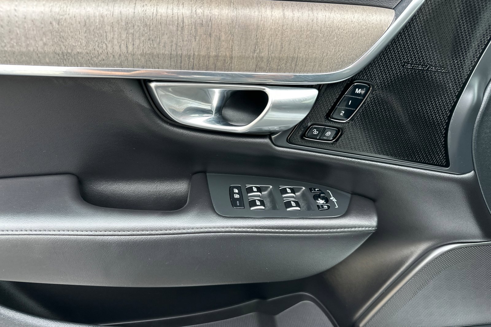 Certified 2023 Volvo S90 B6 Plus w/ Protection Package Premier image 12