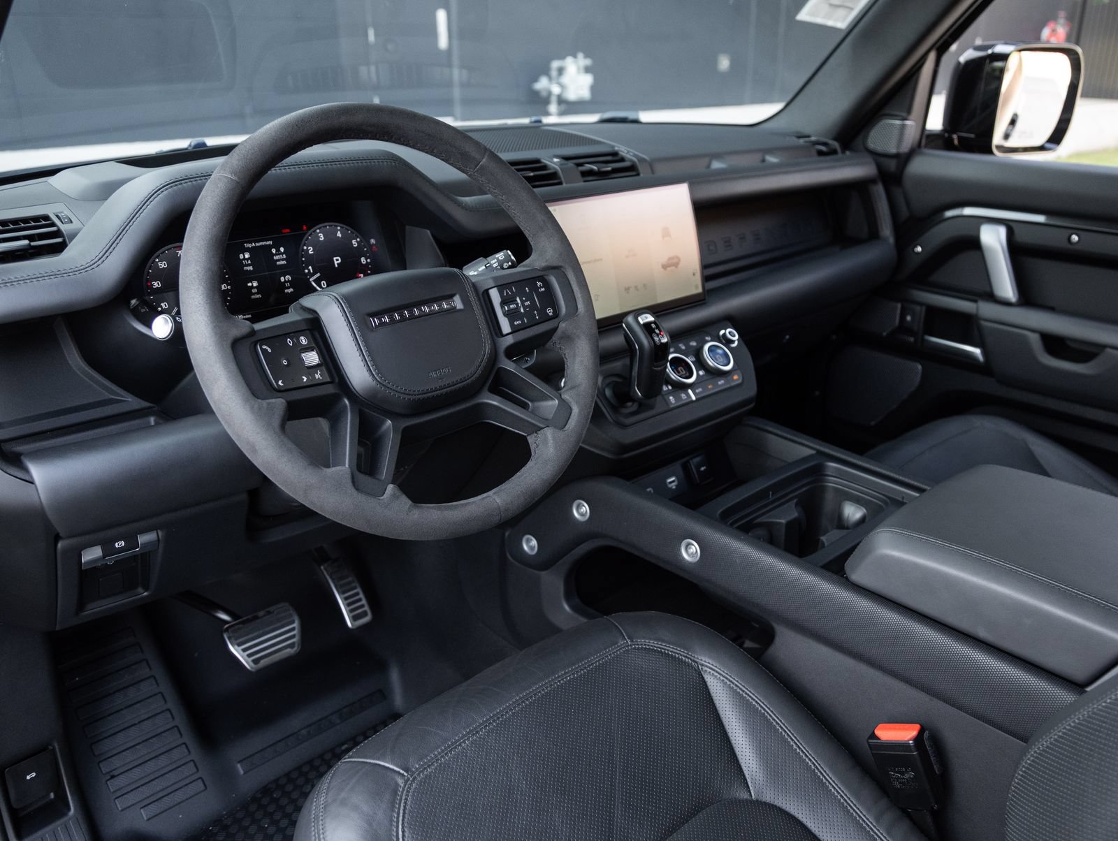 Used 2024 Land Rover Defender 90 Carpathian Edition AWD/4WD image 4