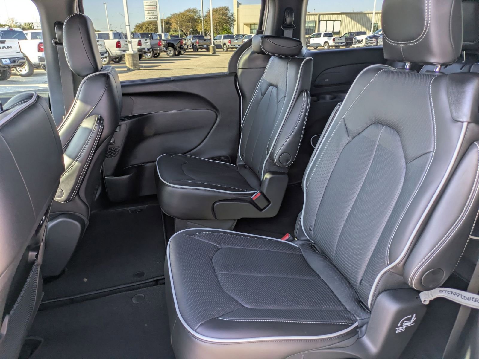New 2026 Chrysler Pacifica Limited FWD image 12