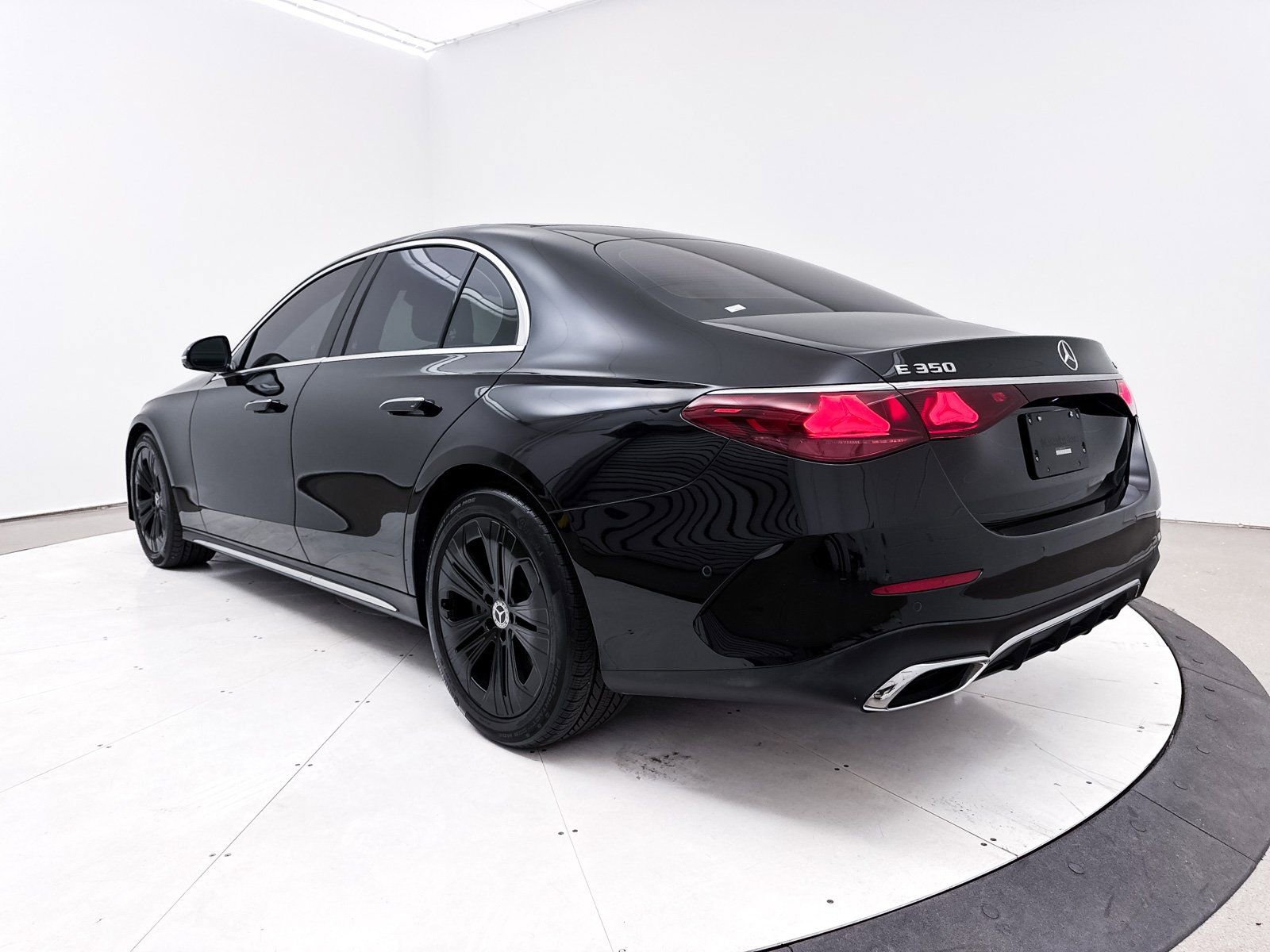 Used 2024 Mercedes-Benz E 350 4MATIC Sedan image 19