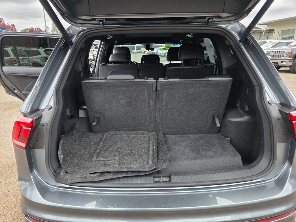 Used 2024 Volkswagen Tiguan SE R-Line FWD image 13
