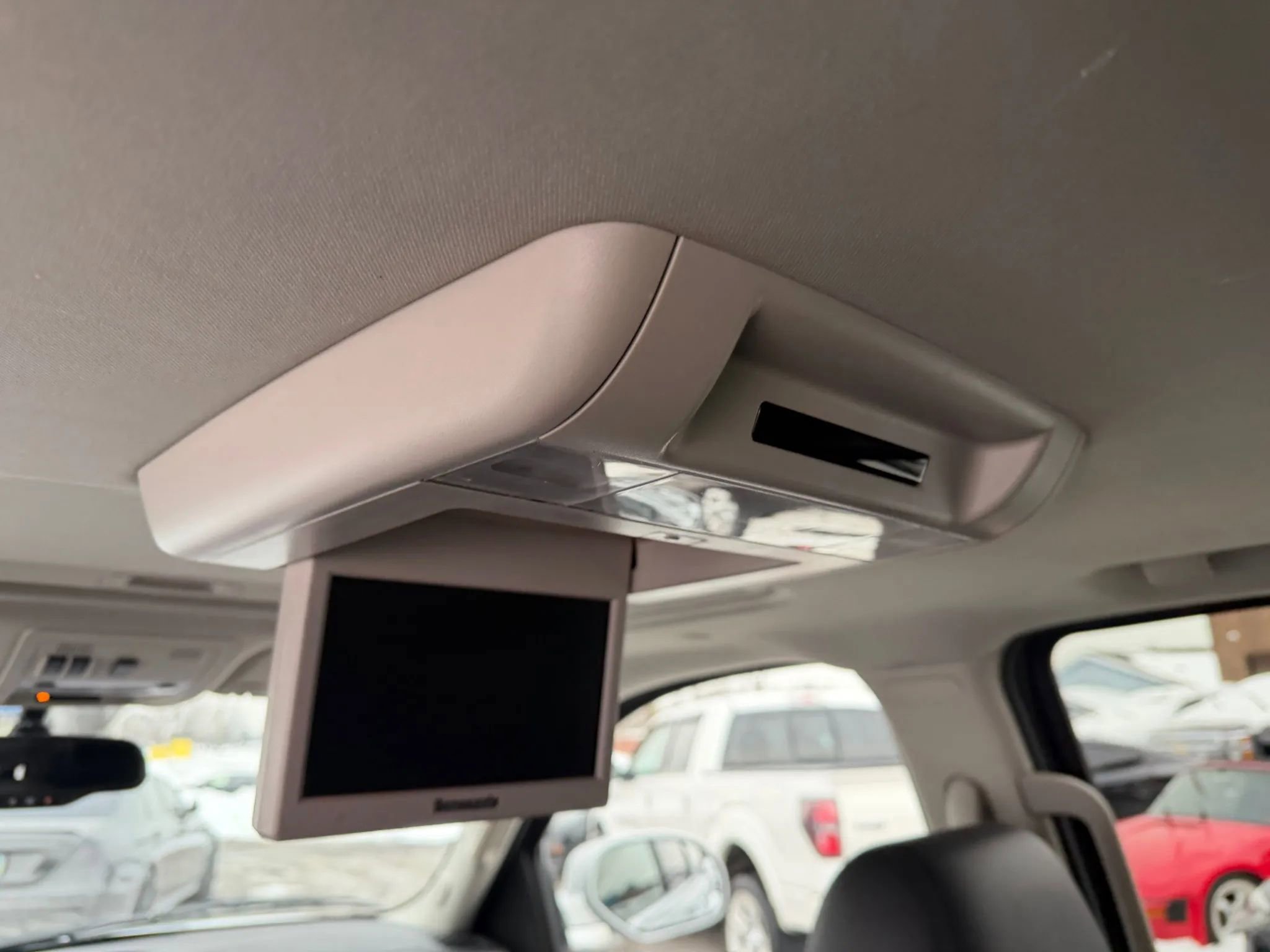 Used 2012 Cadillac Escalade Luxury image 16