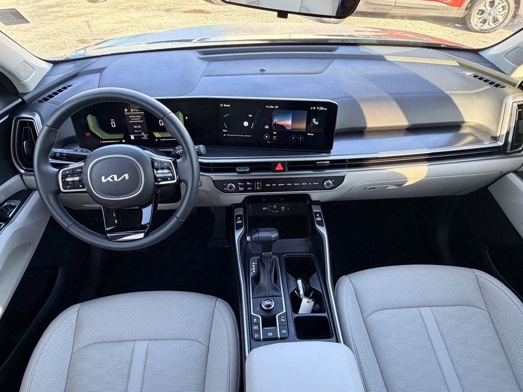 Used 2025 Kia Sorento S w/ Panoramic Sunroof Package image 12