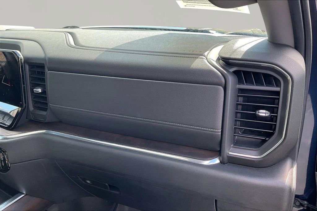 Used 2023 GMC Sierra 1500 SLT image 28