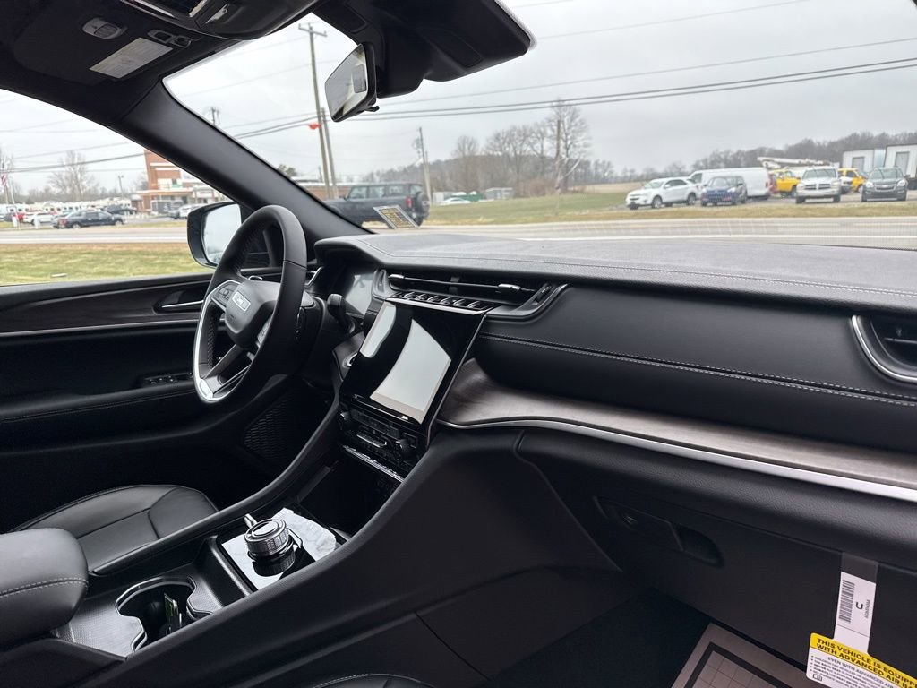 New 2025 Jeep Grand Cherokee L Limited w/ Black Appearance Package image 37
