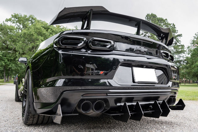 Used 2019 Chevrolet Camaro ZL1 RWD image 18
