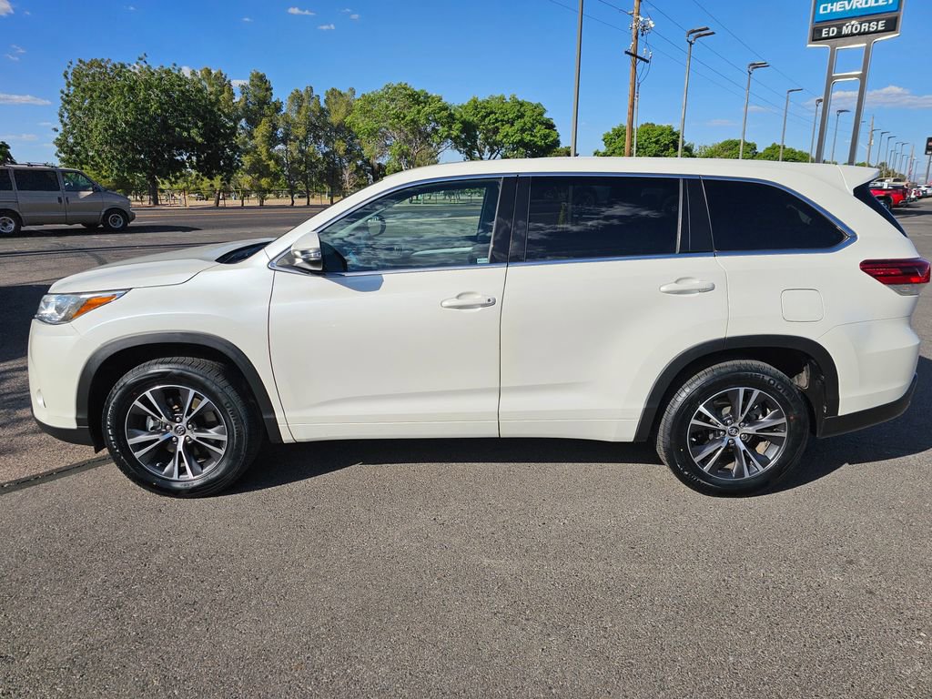 Used 2018 Toyota Highlander LE w/ Carpet Mat Package (TMS) FWD image 4