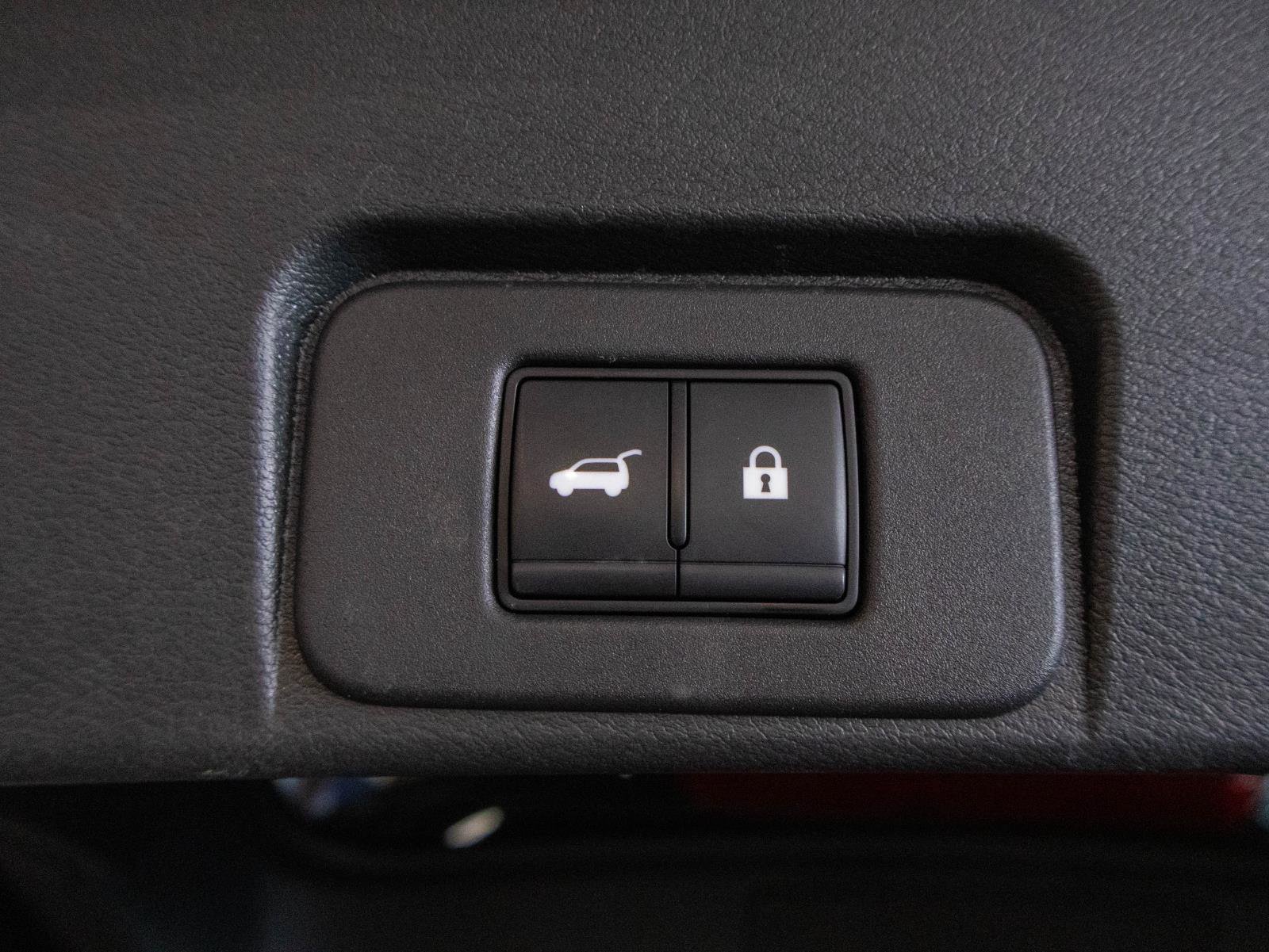 Used 2023 Nissan Rogue SL image 25