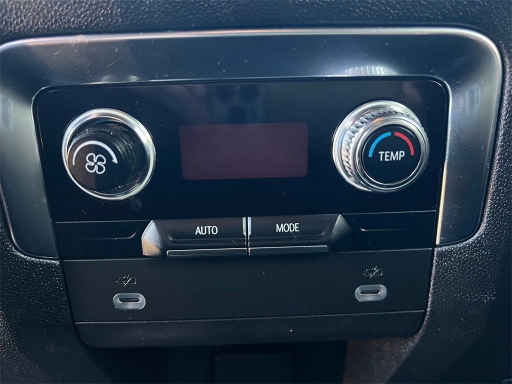 Used 2023 GMC Yukon XL SLE image 13