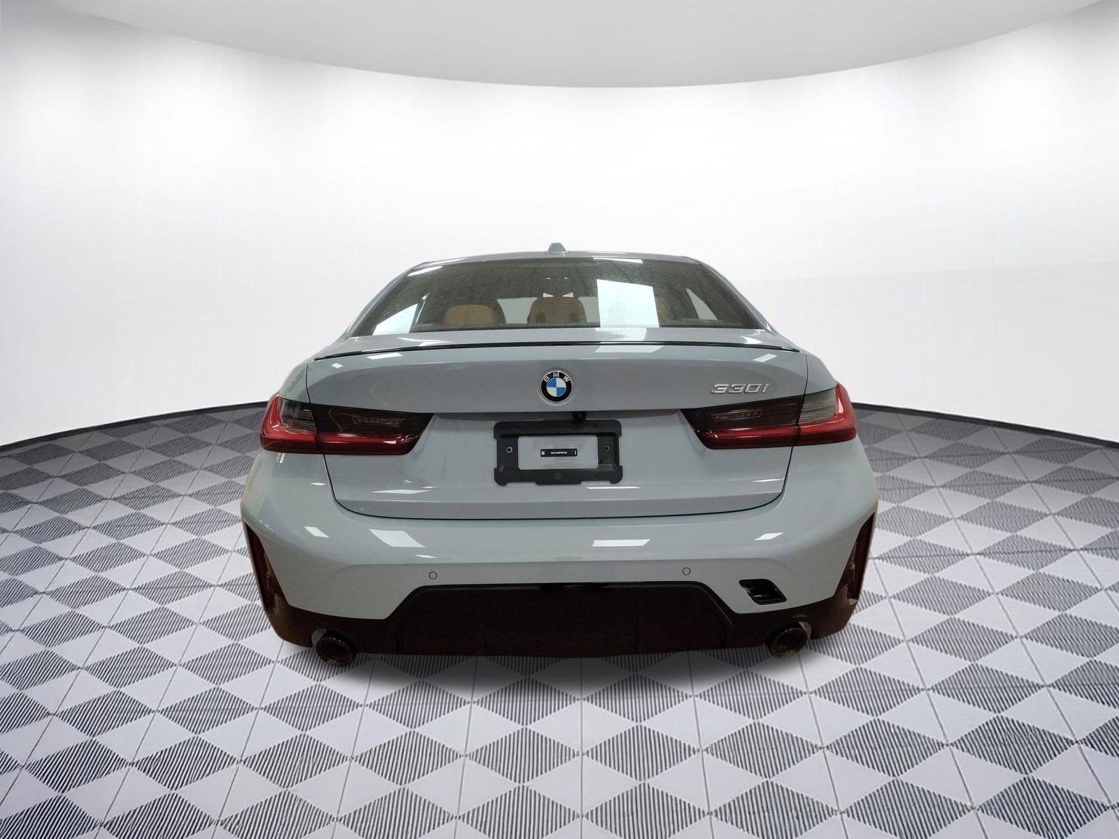 Used 2026 BMW 330i Sedan w/ M Sport Package RWD image 9