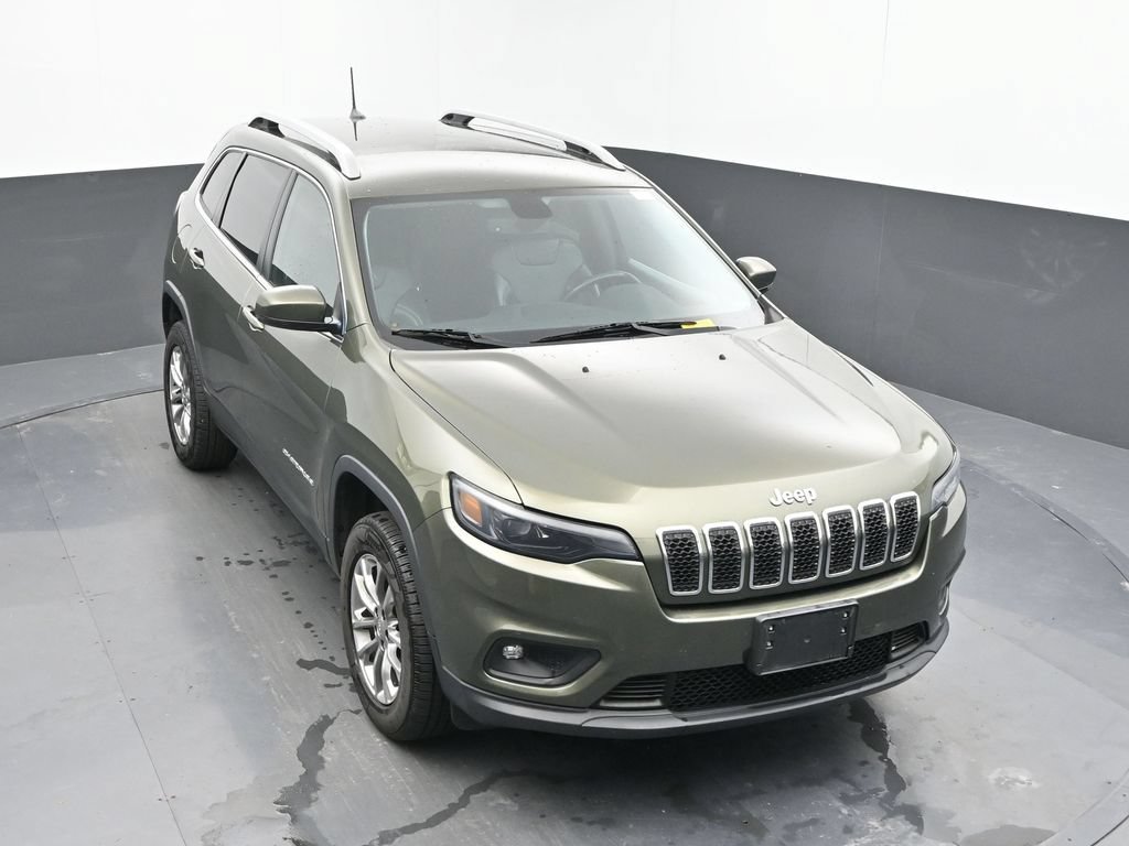 Used 2019 Jeep Cherokee Latitude Plus w/ Comfort/Convenience Group AWD/4WD image 16