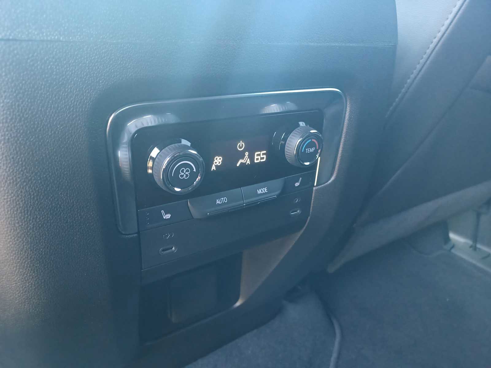 Used 2025 Chevrolet Tahoe High Country image 36