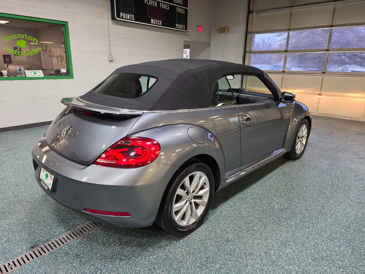 Used 2013 Volkswagen Beetle TDI image 6