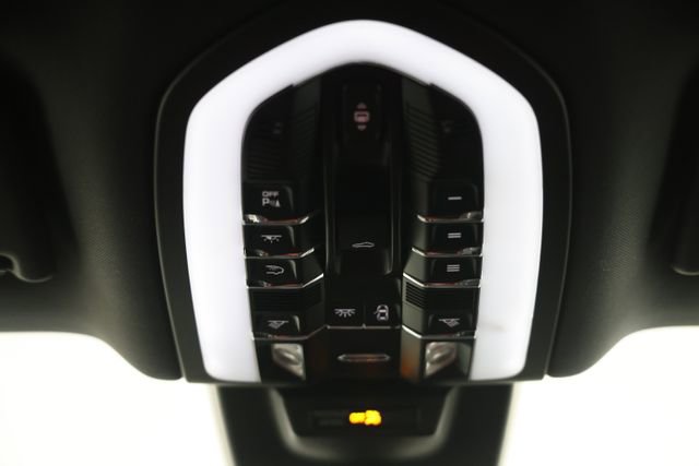 Used 2020 Porsche Macan AWD/4WD image 41
