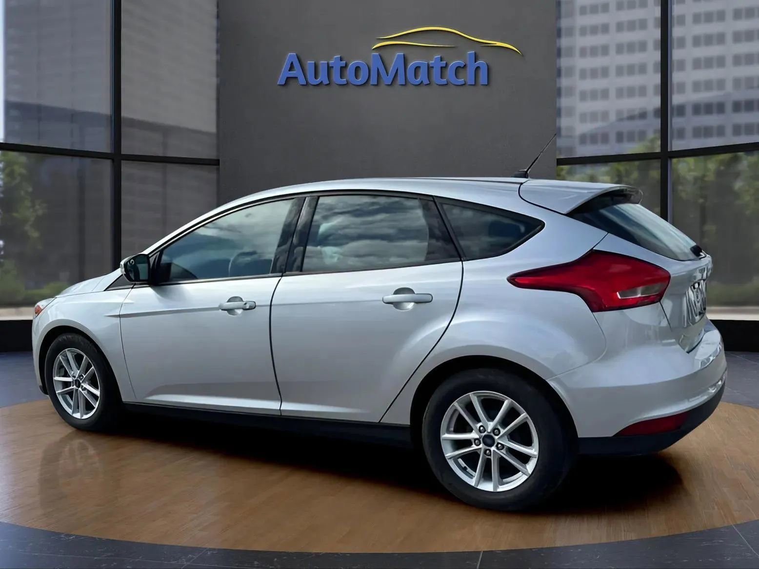 Used 2018 Ford Focus SE w/ Cold Weather Package FWD image 8