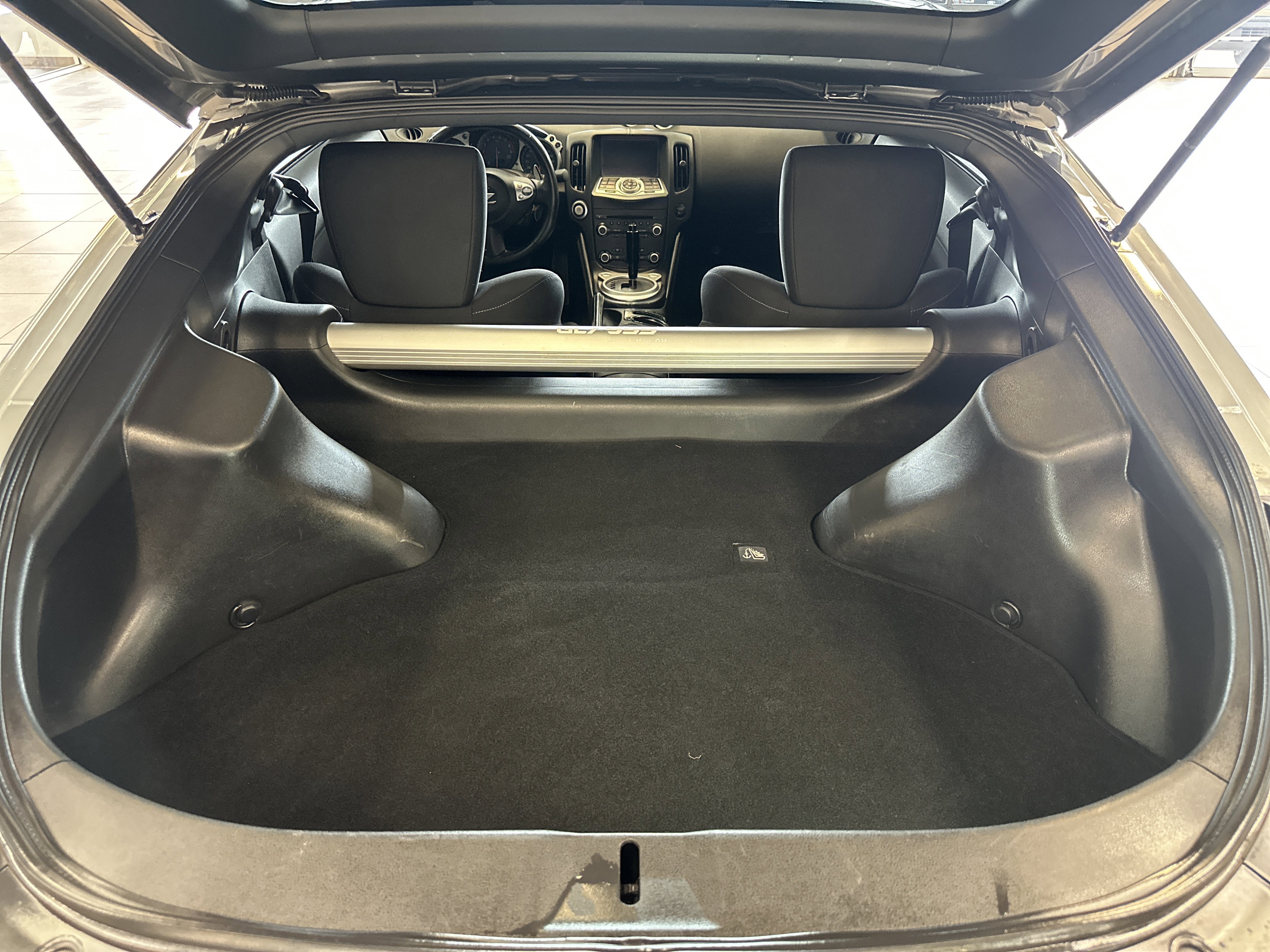 Used 2018 Nissan 370Z w/ Sport Package image 5