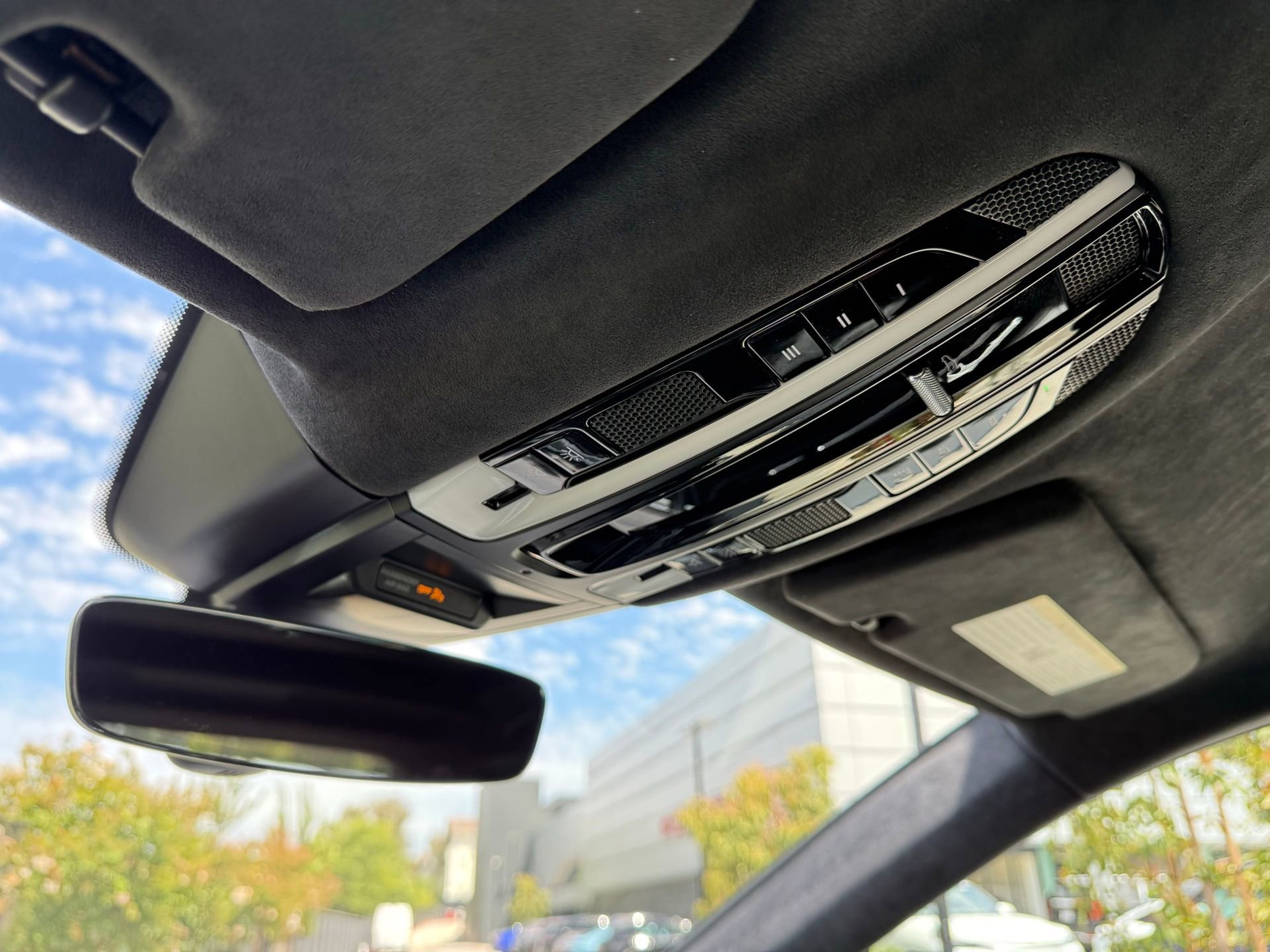 Certified 2022 Porsche Cayenne Turbo w/ Performance Package (PG2) AWD/4WD image 17