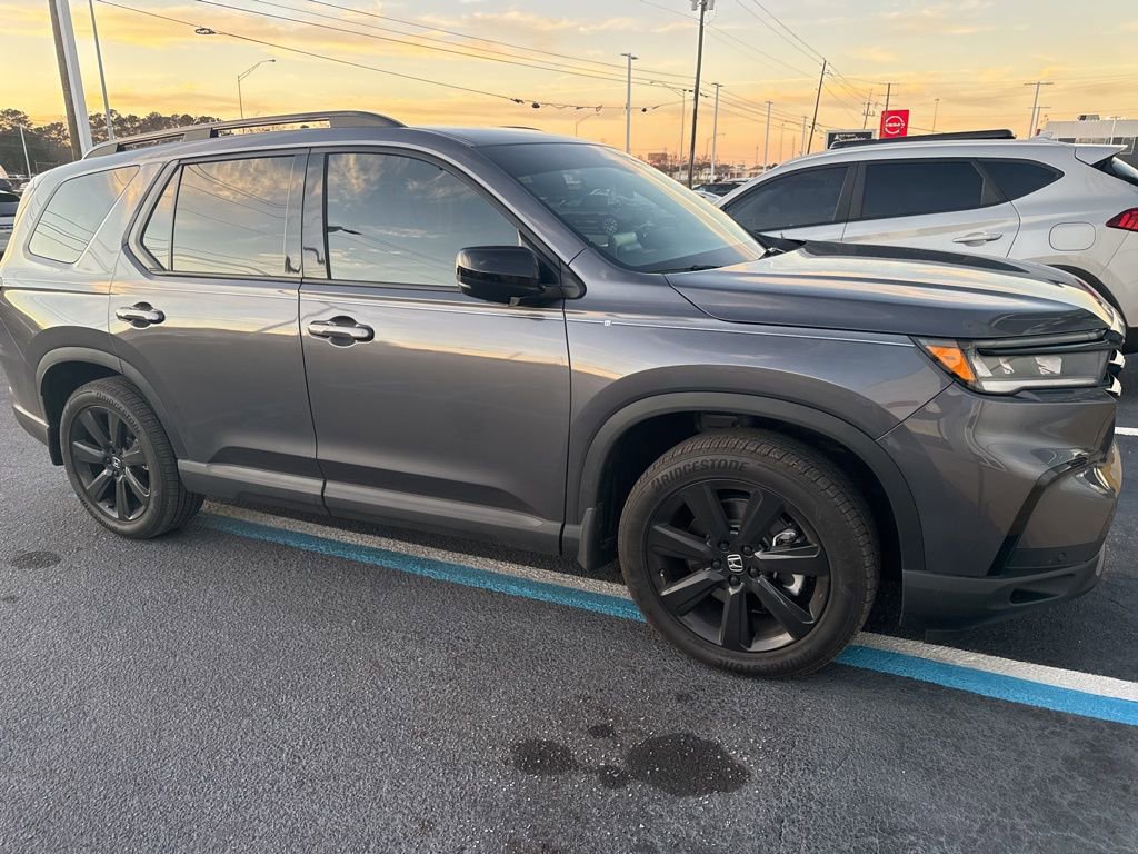 Used 2025 Honda Pilot Black Edition image 6