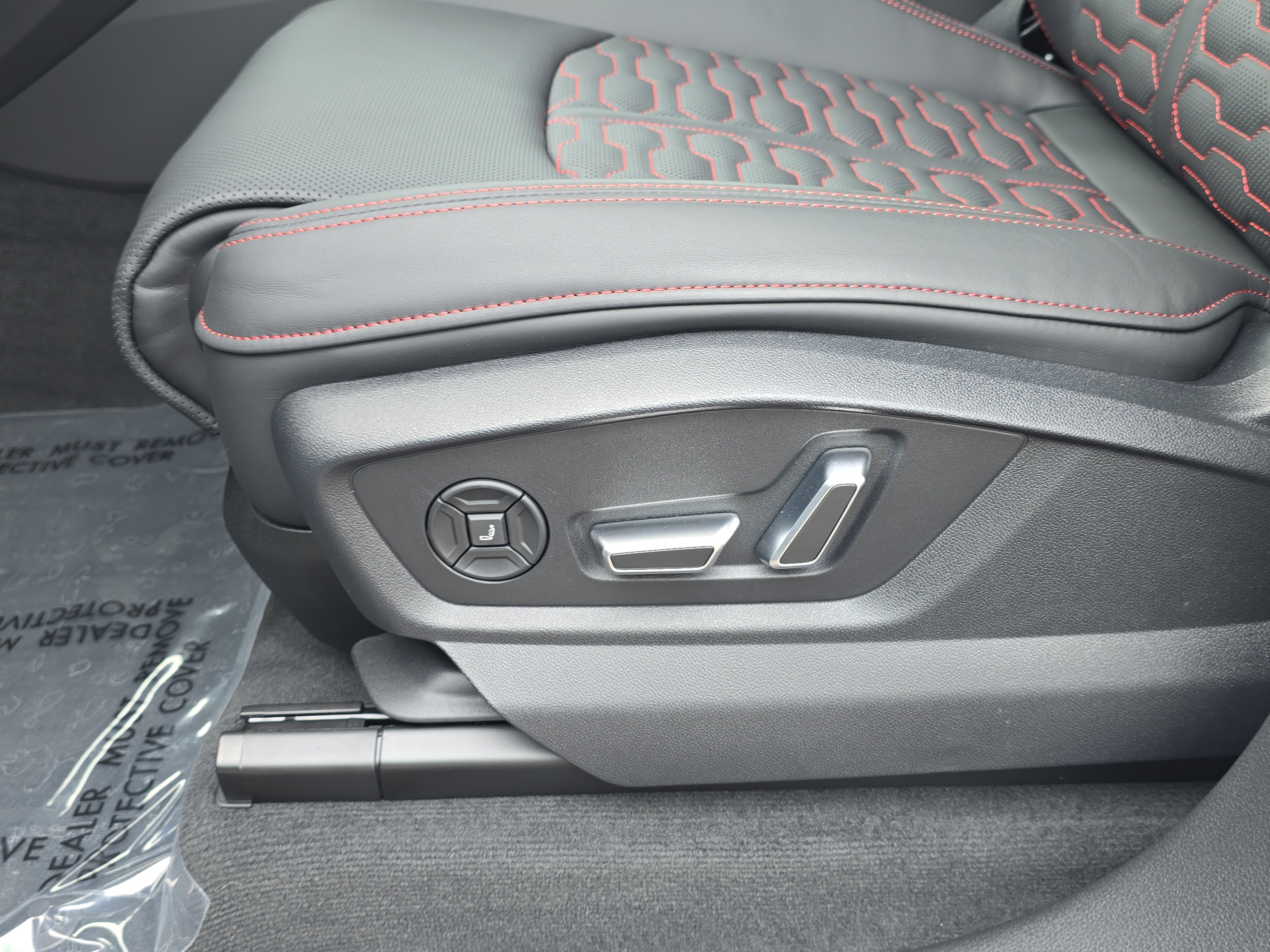 New 2025 Audi RS Q8 performance image 20