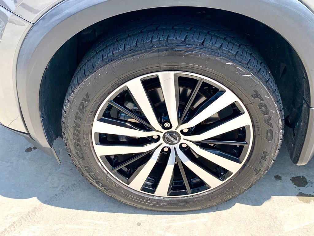 Used 2023 Nissan Pathfinder Platinum w/ Cargo Package FWD image 9