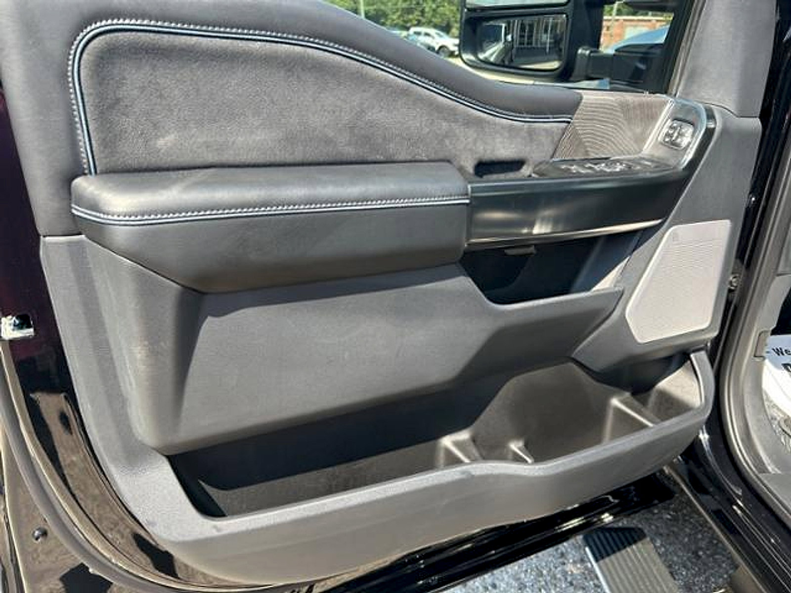 Used 2025 Ford F250 Platinum image 15