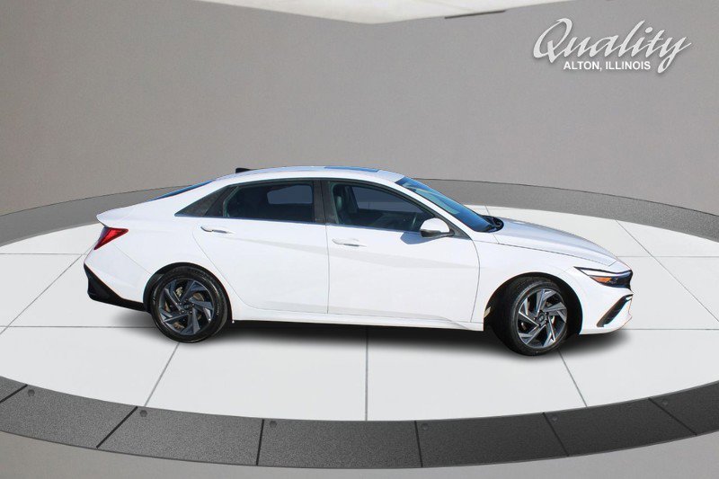 Used 2025 Hyundai Elantra Limited FWD image 3